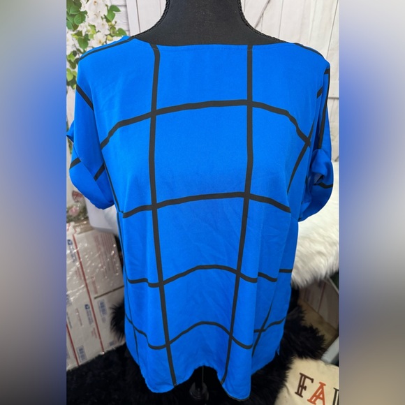 EUC Windowpane Print Cuff Sleeve - Picture 2 of 3